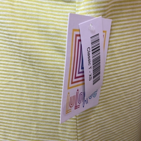 LulaRoe classic T size XS - Picture 3 of 5